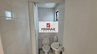 Sala comercial para aluguel no tirol, banheiro privativo, piso laminado, recepção, quatro elevadores, garagem