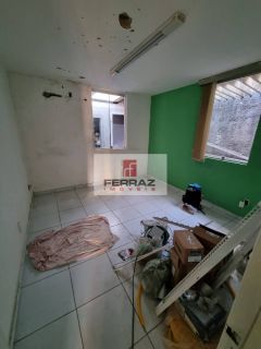 Loja para aluguel em lagoa nova, estacionamento e  banheiro privativo, fachada blindex, duas salas, cozinha.