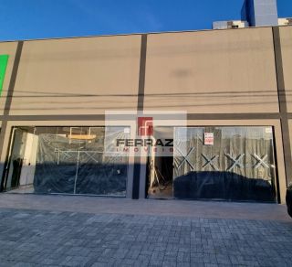 Loja para aluguel em lagoa nova, estacionamento e  banheiro privativo, fachada blindex, duas salas, cozinha.