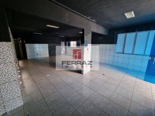 Loja para aluguel na Maria lacerda, com escritório e banheiro, estacionamento privativo