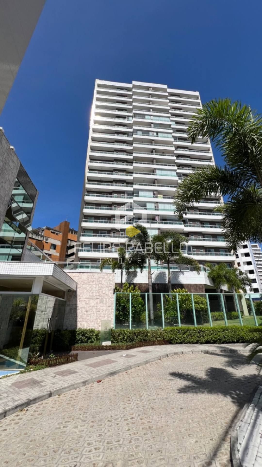 Apartamento Para Vender com 3 quartos 3 suítes no bairro Guararapes em Fortaleza