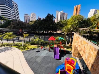OPORTUNIDADE! Apto NOVO c/4 suítes em frente a Praça Martins Dourado no bairro Cocó em Fortaleza