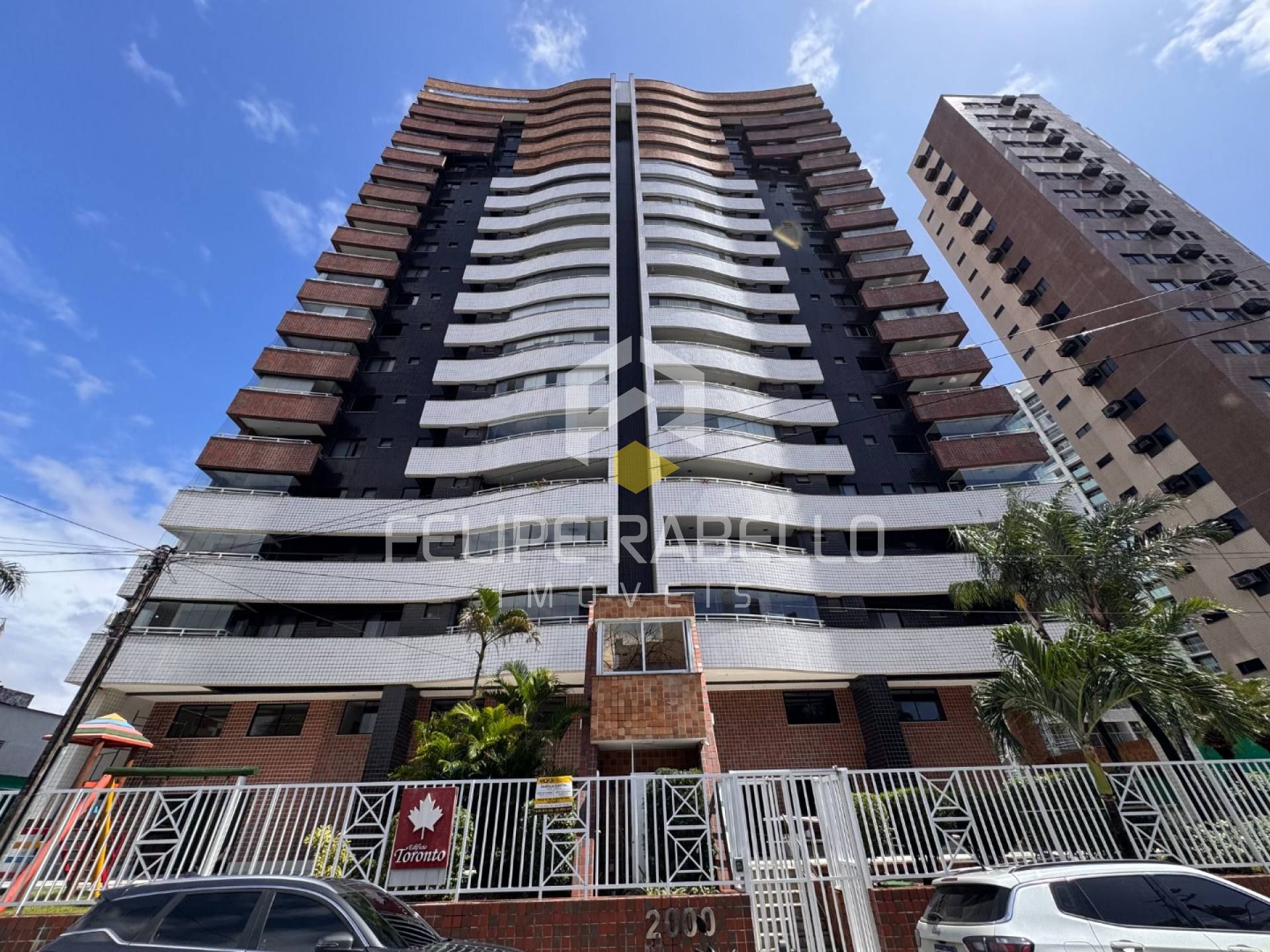 Excelente apto c/4 quartos e 4 vagas soltas na Aldeota!