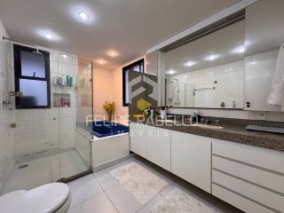 Apartamento Para Vender com 300m2 sendo 4 suítes no bairro Meireles em Fortaleza