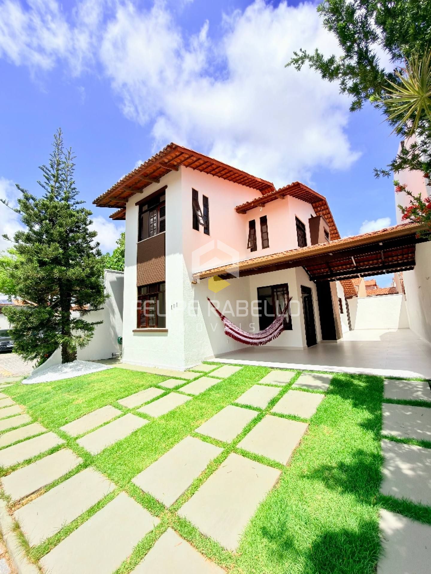 Excelente Casa em Condomínio c/ 4 suítes + lazer!