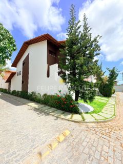 Excelente Casa em Condomínio c/ 4 suítes + lazer!