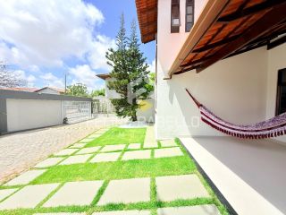 Excelente Casa em Condomínio c/ 4 suítes + lazer!