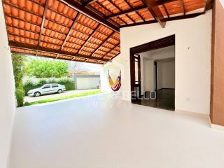 Excelente Casa em Condomínio c/ 4 suítes + lazer!