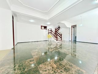 Excelente Casa em Condomínio c/ 4 suítes + lazer!