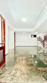 Excelente Casa em Condomínio c/ 4 suítes + lazer!