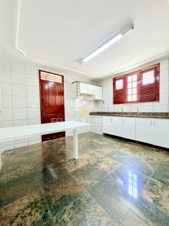 Excelente Casa em Condomínio c/ 4 suítes + lazer!