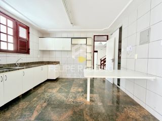 Excelente Casa em Condomínio c/ 4 suítes + lazer!