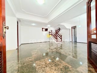 Excelente Casa em Condomínio c/ 4 suítes + lazer!