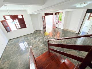 Excelente Casa em Condomínio c/ 4 suítes + lazer!