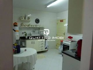 Casa em via pública no bairro Aruana