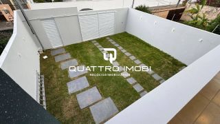 Casa em rua pública no bairro Atalaia