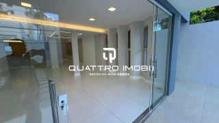 Casa em rua pública no bairro Atalaia