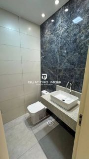 Casa em rua pública no bairro Atalaia