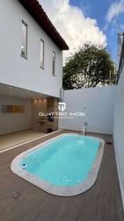 Casa em rua pública no bairro Atalaia