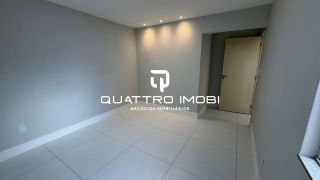 Casa em rua pública no bairro Atalaia