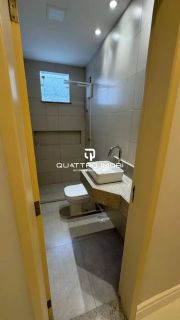 Casa em rua pública no bairro Atalaia