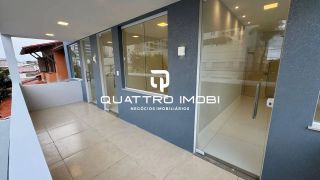 Casa em rua pública no bairro Atalaia