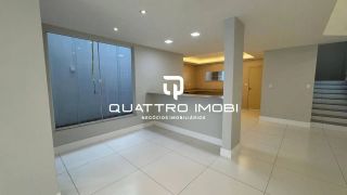 Casa em rua pública no bairro Atalaia