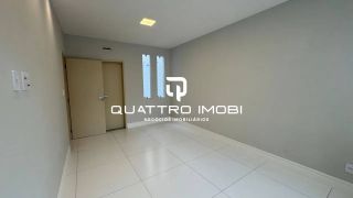 Casa em rua pública no bairro Atalaia