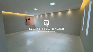 Casa em rua pública no bairro Atalaia