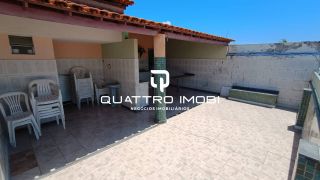 Casa em rua pública no bairro Atalaia