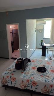 Casa em rua pública no bairro Atalaia