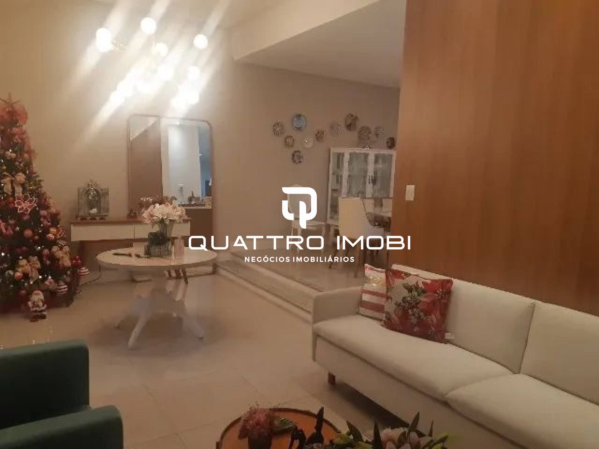 Casa com piscina no bairro Suíssa