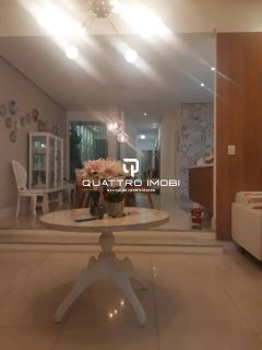 Casa com piscina no bairro Suíssa