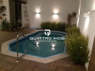 Casa com piscina no bairro Suíssa