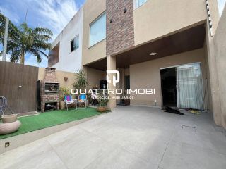 Casa de andar na Aruana em rua pública