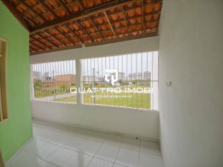 Casa de andar na Farolândia em rua pública