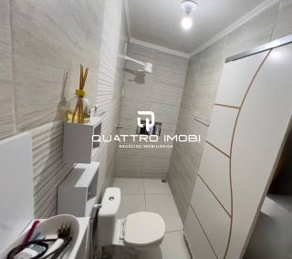 Casa em rua pública no bairro Farolândia