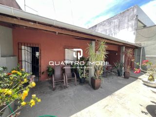 Casa em rua pública no bairro Farolândia