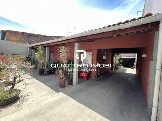 Casa em rua pública no bairro Farolândia