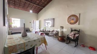 Casa em rua pública no bairro Farolândia