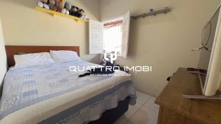 Casa em rua pública no bairro Farolândia