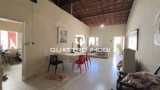 Casa em rua pública no bairro Farolândia