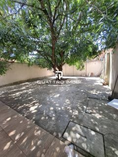 Casa em rua pública Aruana