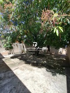 Casa em rua pública Aruana