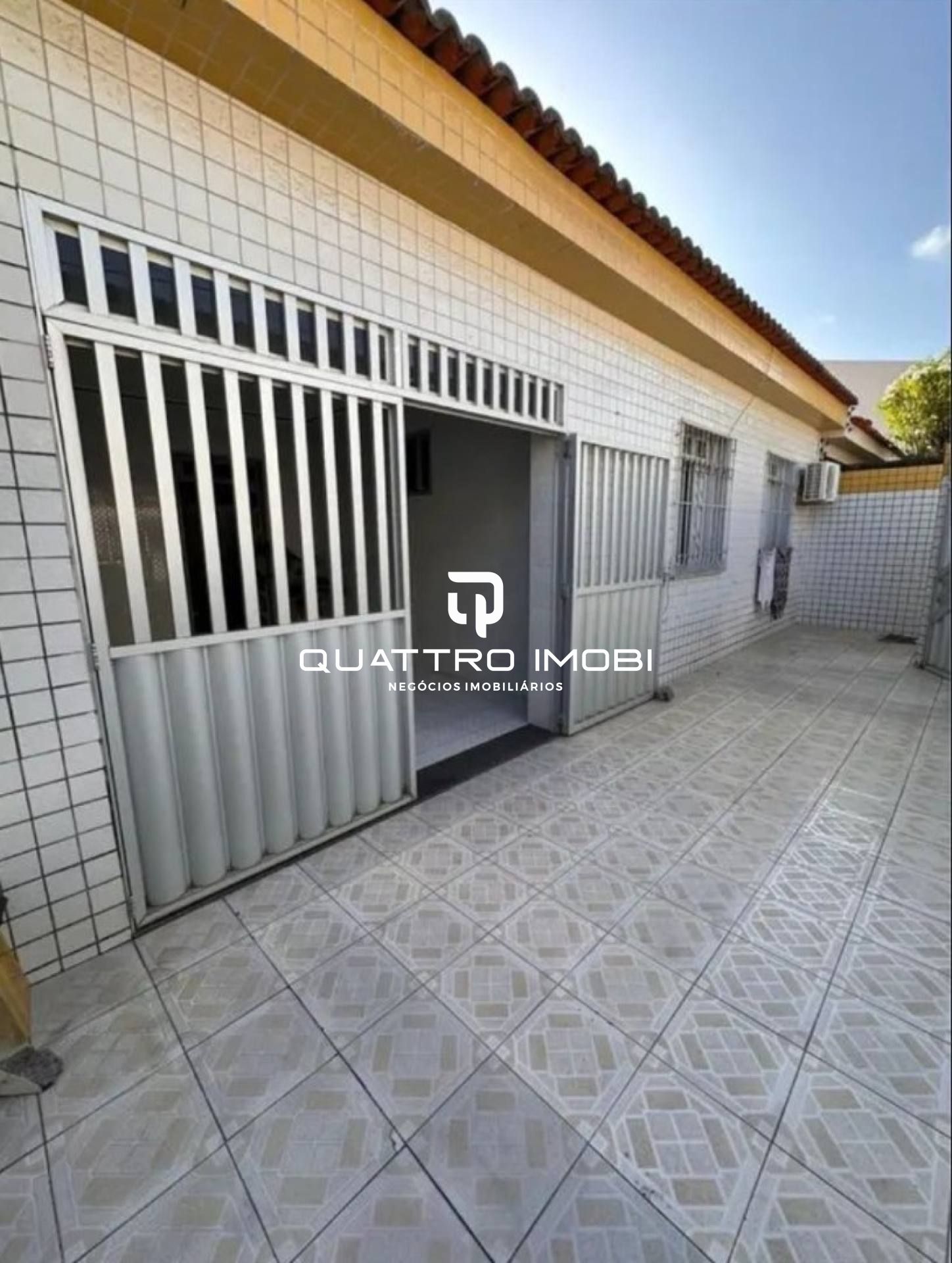 Casa em via pública no Cj. Médice 1