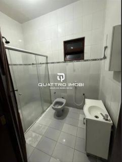 Casa em via pública no Cj. Médice 1