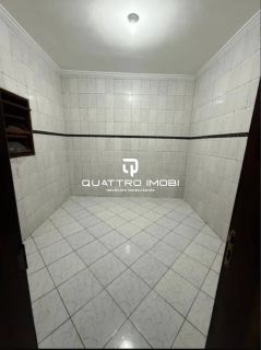 Casa em via pública no Cj. Médice 1