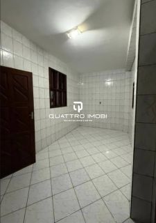 Casa em via pública no Cj. Médice 1