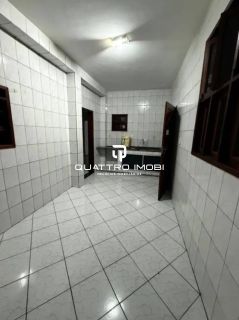 Casa em via pública no Cj. Médice 1