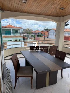 Casa em rua pública no bairro Atalaia